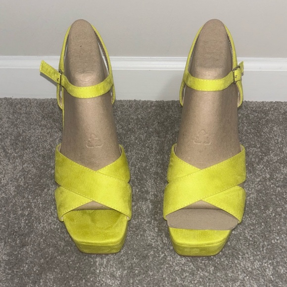 Lime/Citron Chunky platform heels - Picture 2 of 3